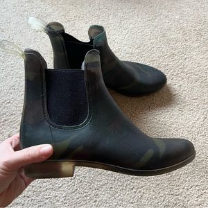 NWOT J. Crew Camouflage Matte Chelsea Rain Boots Size: 9